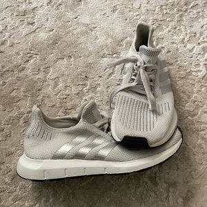 adidas swift run shoes